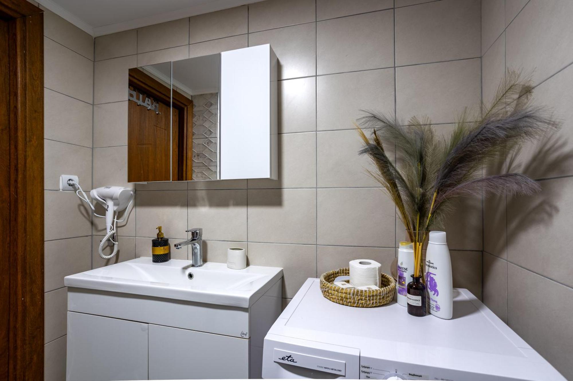 Cleopatra Apartment *
