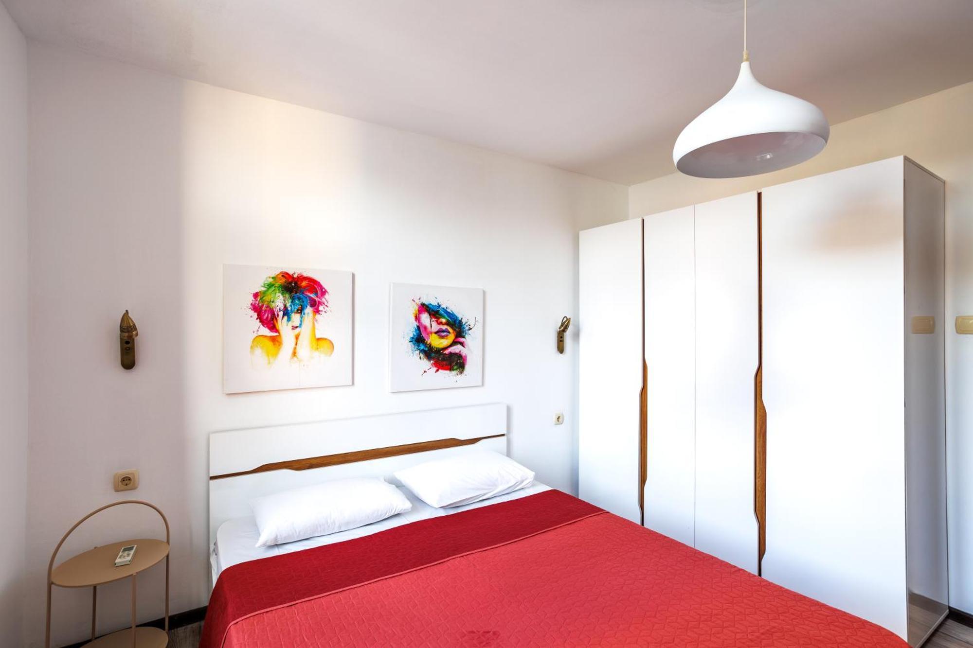 Cleopatra Apartment