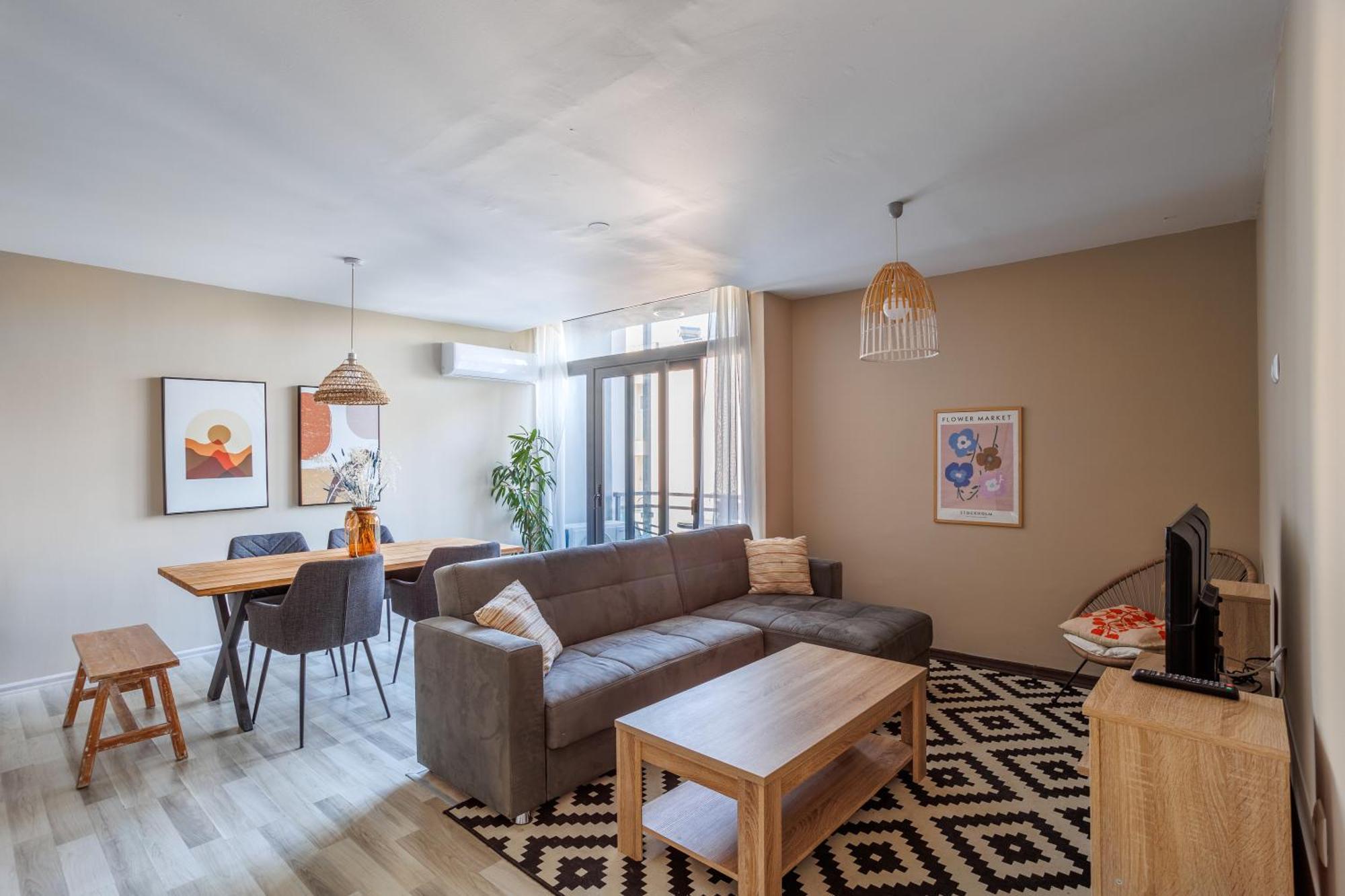 Cleopatra Apartment